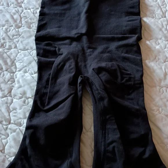 SKIMS by Kim Kardashian - Picture 3 of 8